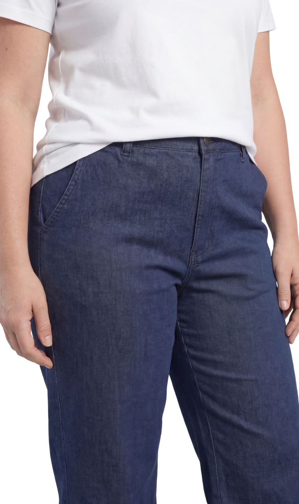 Women’s Lightweight Straight Leg Casual Denim Capri Pants in Cotton Blend Fabric